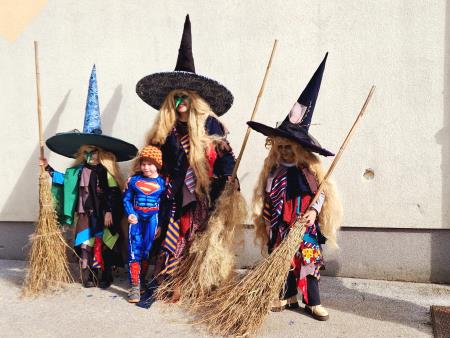 Med obiskovalci so bile tudi mlade čarovnice